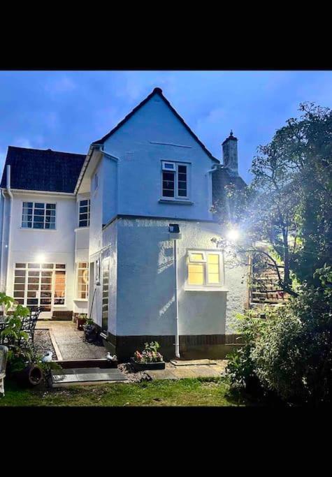 Spacious Semi-Detached Southsea House, Free Parking On Drive 朴次茅斯 外观 照片