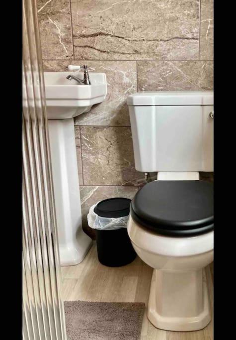Spacious Semi-Detached Southsea House, Free Parking On Drive 朴次茅斯 外观 照片