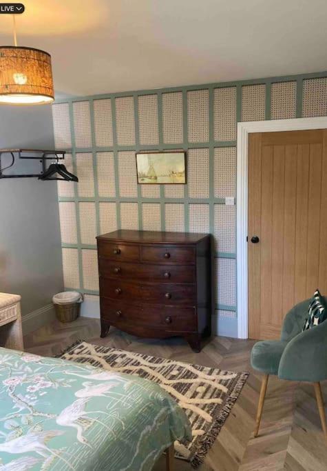 Spacious Semi-Detached Southsea House, Free Parking On Drive 朴次茅斯 外观 照片