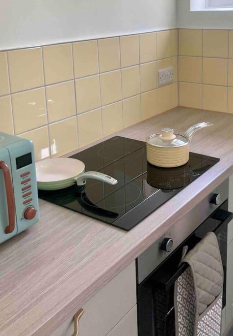 Spacious Semi-Detached Southsea House, Free Parking On Drive 朴次茅斯 外观 照片
