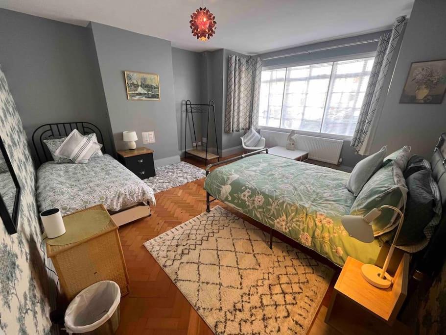 Spacious Semi-Detached Southsea House, Free Parking On Drive 朴次茅斯 外观 照片