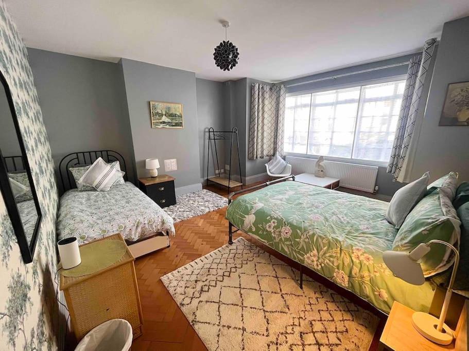 Spacious Semi-Detached Southsea House, Free Parking On Drive 朴次茅斯 外观 照片